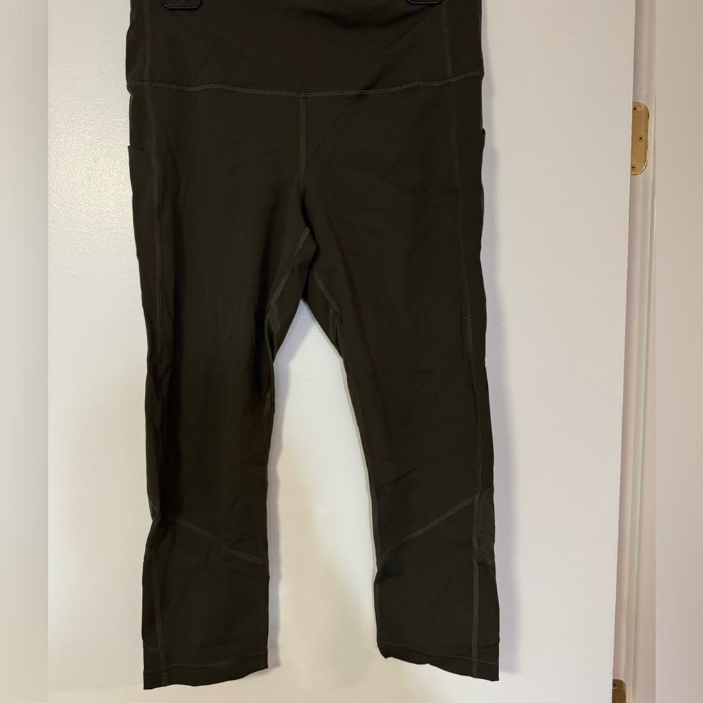 Lululemon cropped running tights~ size 10 ~camo green